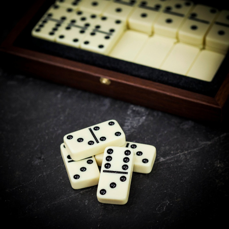 Manopoulos Domino Set in Wood Presentation Box